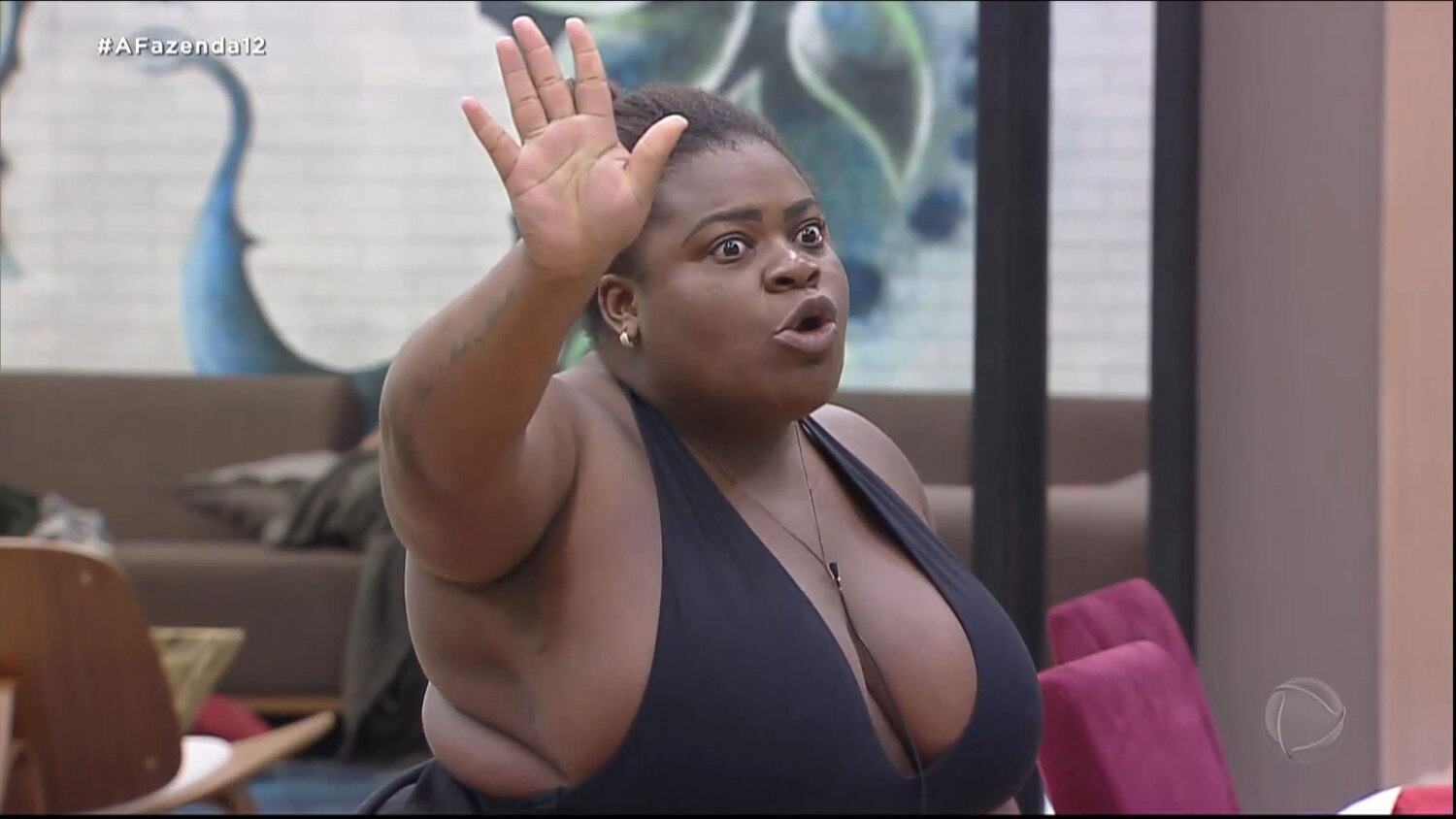 "Faz gracinha, sustenta. Não fica de deboche não!". Jojo nunca foi de pegar leve com broncas, muito menos de levar desaforo para casa. Quando julgou que Biel e Cartolouco estavam debochando dela, ao invés de ignorar, a peoa fez questão de "enquadrar" os dois para mostrar que o papo com ela é reto!