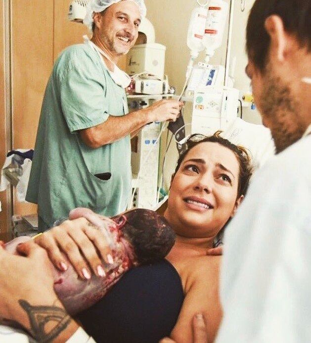 Com 38 semanas de gestação, Carol Dantas deu à luz Valentin, no dia 13 de agosto. Ele é fruto do relacionamento com o empresário Viniz Martinez