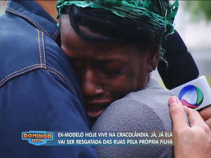 Geraldo Luís teve medo, muito medo ao filmar uma história emocionante no meio da Cracolândia. Sobre a reportagem, o apresentador desabafou na web: "Hoje eu tive medo...hoje eu tive forças que nunca pensei ter...tive frio na alma, medo de não chegar até ela...tive medo de errar, medo de não salvar!"
+ Vídeo: Filha pede ajuda para resgatar mãe ex-cabeleireira e modelo da Cracolândia
+ Aproveite e confira as matérias do programa Domingo Show
+ Já curtiu a página do Domingo Show no Facebook? É só clicar!
+ Siga o Domingo Show no Twitter e receba conteúdos exclusivos!