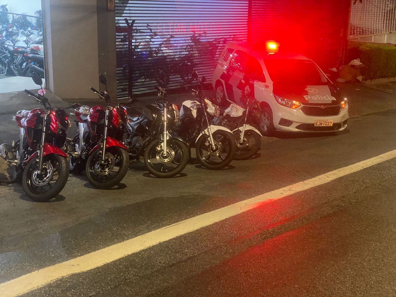 Ação foi flagrada por câmeras de segurança da concessionária na zona sul de SP