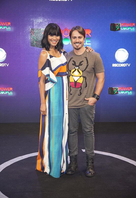 A aposta do casal de atores Suyane Moreira e Maurício Ribeiro é mostrar quem eles são de verdade, assim como ele destacou.

— A gente vai ter a experiência pela primeira vez de viver não um personagem, mas nossa história perante o Brasil inteiro. Acho que vai ser uma experiência legal até pra gente se conhecer melhor

Power Couple Brasil 2 tem diário dos participantes no YouTube e navegação 360° pela casa
