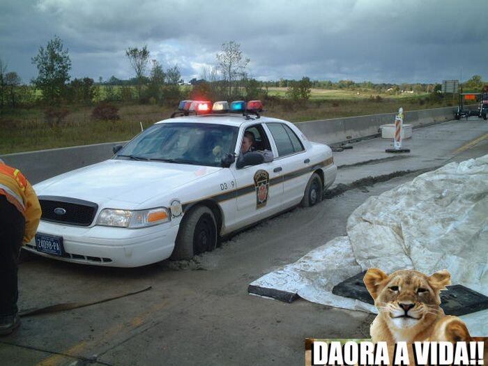 E colocar os pés já é mancada!