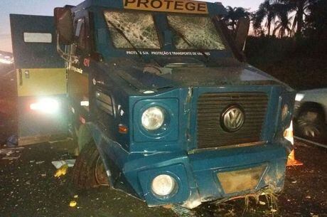 Carro-forte foi alvo de explosão em SP