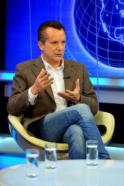 Sobre a inspeção veicular, Russomanno disse que "o governo do Estado também tem que assumir responsabilidade
nessa área. Temos que fazer a vistoria, sim, mas sem cobrança, porque já
pagamos muitos impostos" 