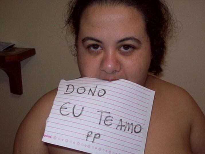 Luciana Senna Simões, de 35 anos, professora universitária e doutoranda em anatomia humana na USP, e o namorado Rodrigo Pereira Rodrigues, de  de 36 anos, foram presos, em agosto de 2012, por terem se envolvido com uma adolescente de 14 anos e divulgado fotos da garota na internet