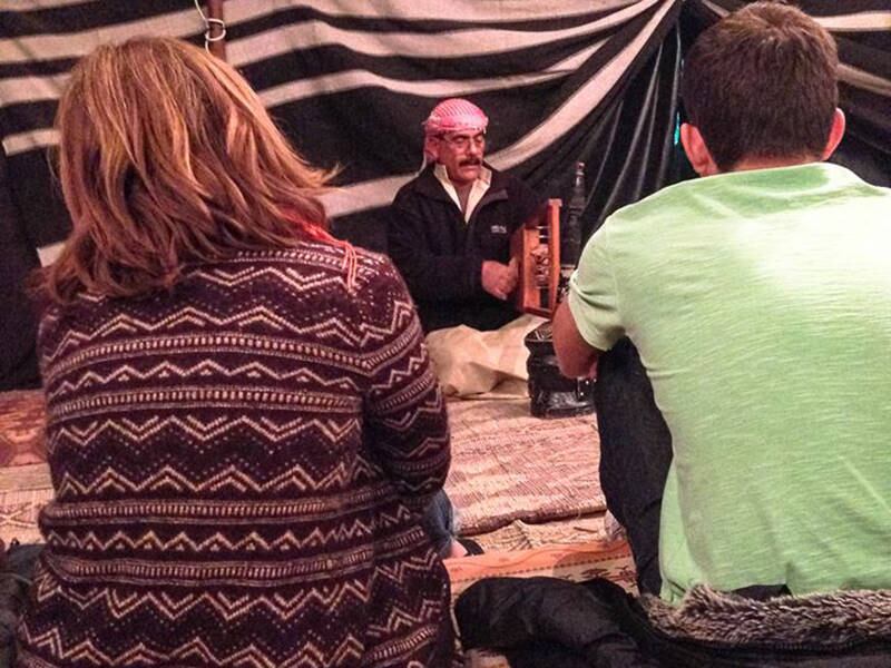 De família de classe média alta e conservadora, Eduardo se destacou por não aceitar os padrões impostos pela sociedade. Ousado e inovador, ele sempre correu atrás daquilo em que acredita.

Ele lembra que os primeiros livros que leu por completo foi com 19 anos, sobre futebol e depois outro sobre Steve Jobs. O último o encantou e o fez ter uma visão de mundo diferente
