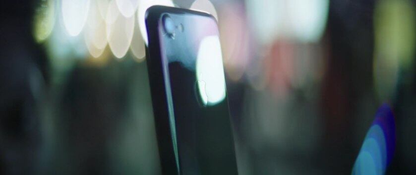 O iPhone 7 vai custar o mesmo preço do iPhone 6s, começando por US$ 649 (cerca de R$ 2 mil, sem contar impostos). com uma diferença: o aparelho estará disponível em versões de 32 GB, 64 GB e 128 GB