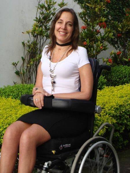 A
deputada federal Mara Gabrilli (PSDB-SP) gastou R$ 20 mil em janeiro deste ano
sendo que R$ 10 mil foram usados para manutenção de escritório. Em fevereiro, ela
usou R$ 27 mil. O maior gasto foi utilizado para manutenção de escritório: R$
11 mil. Já em março, o gasto foi de R$ 6.000 no total. Somando os três meses, ela gastou R$ 53 mil. Agora, ela vai receber R$ 36 mil por mês após as mudanças
em sua cota parlamentar