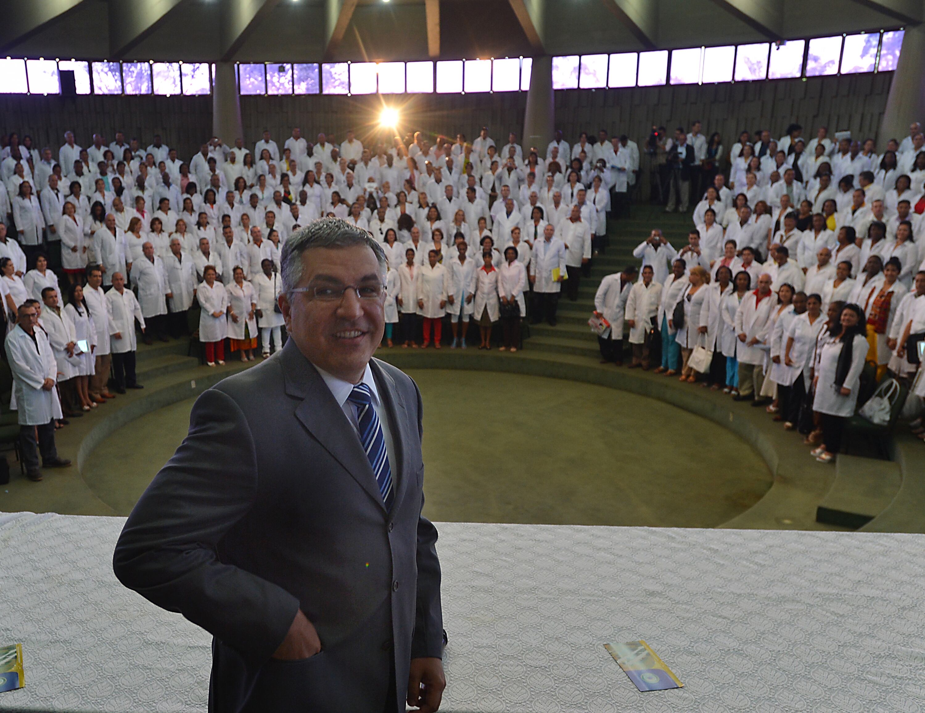 Ministério da Saúde concede registro provisório a mais 18 médicos