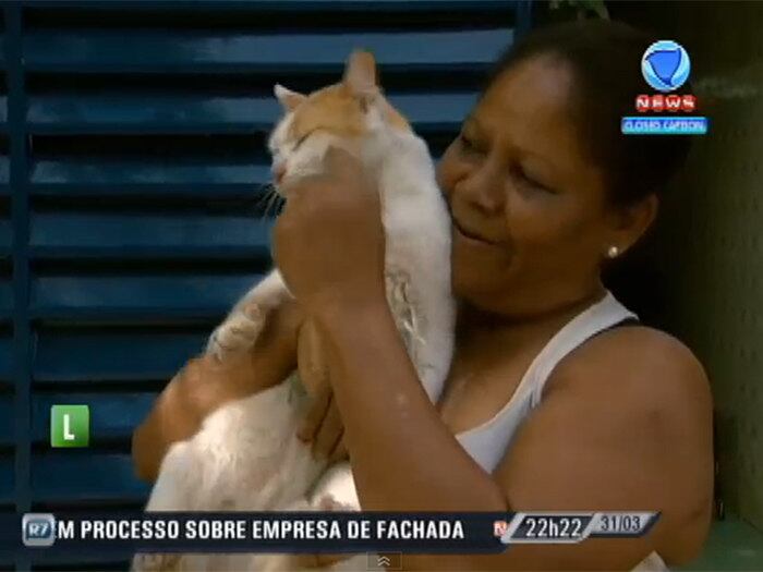 

Tradicionalmente rivais, essa dupla está unida pelo mesmo sentimento: o ciúme de um urubu recém-chegado
ao bairro