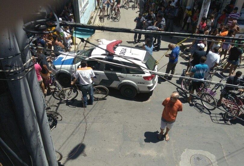 O crime aconteceu por volta das 10h30 na avenida principal do bairro, em frente ao Banestes