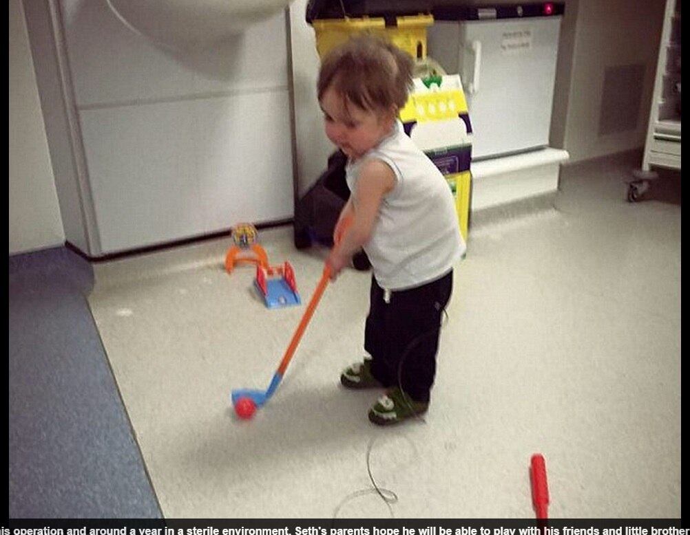 — É difícil para ele, e às vezes ele fica entediado, mas ele entende e
sabe que é tudo para o bem dele, afirmou a mãe