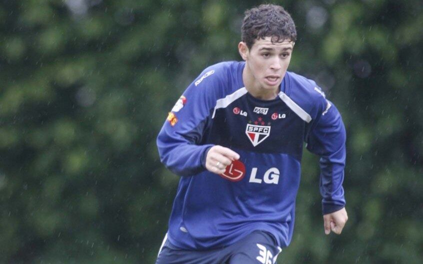 OSCAR — Uma das maiores promessas que já passaram por Cotia, meia estreou profissionalmente em 2008 e fez apenas 14 partidas no Tricolor. Foi para o Inter em 2010, após entrar na Justiça e teve ótima trajetória no Chelsea antes de chegar ao seu clube atual, o chinês Shanghai SIPG