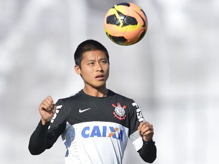 Em campo, porém, Zizao foi um fracasso. Com mais carisma do que futebol, o chinês entrou poucos minutos em campo com a camisa alvinegra e só foi titular em uma partida