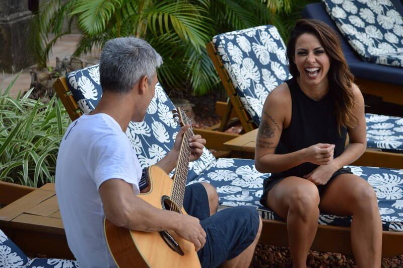 Durante o dia todo, Alinne se preparou para o pocket-show. Ela se preparou desde a malhação ao ensaio pré-show