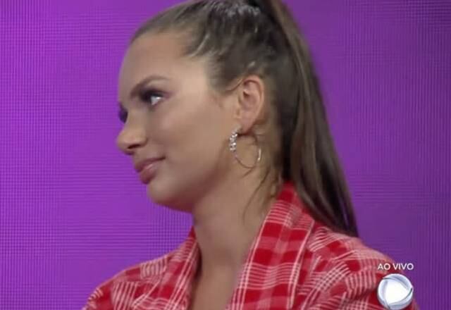 Existe uma palavra considerada o pesadelo de Stéfani no confinamento. Esse termo tem 4 letras: B-A-I-A. A peoa foi indicada tantas vezes, que até lhe rendeu o apelido carinhoso de Stéfani Baia, termo que, inclusive, entrou no dicionário Fazendês!