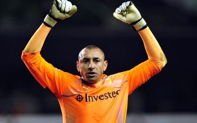 Antes titular absoluto no Tottenham, Gomes atualmente amarga a reserva no Tottenham, e admitiu a possibilidade de voltar ao Brasil, e sem custos.
— Tenho duas propostas do Brasil e estou negociando para ser negociado sem custos, por isso é forte a possibilidade de regressar ao meu país