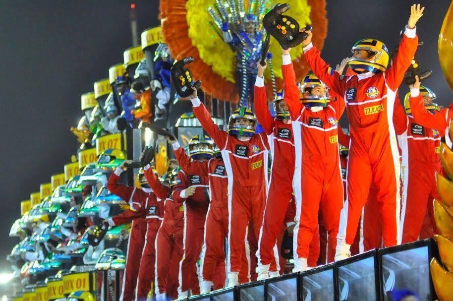 Apostando em um desfile que abrangia vários tipos de velocidade, a Unidos da Tijuca também não se esqueceu de colocar diversas "clones" de Senna no sambódromo