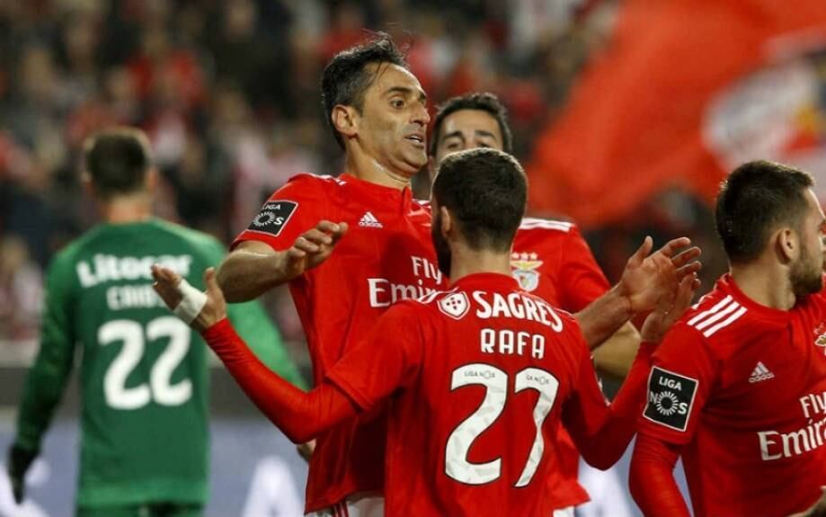 Jonas deixou sua marca na goleada do Benfica por 4 a 0 sobre o Feirense. Os Encarnados estão na terceira posição da tabela de classificação