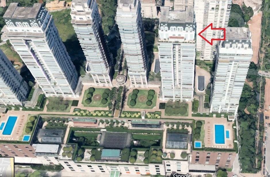 O condomínio onde mora Luciana Gimenez fica sobre um shopping de luxo, na marginal Pinheiros, zona sul de São Paulo. A cobertura dela tem elevador privativo e acesso exclusivo ao centro de compras. O complexo também tem spa e uma unidade diagnóstica hospitalar