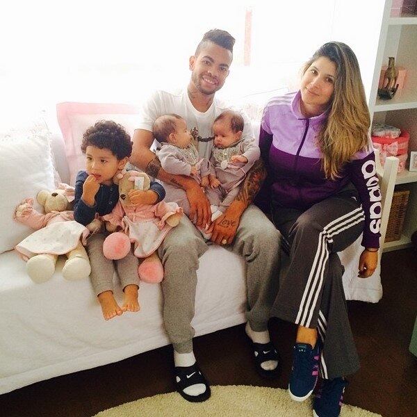 Pais babões, Dentinho e Dani Souza não se cansam de exibir os filhos Bruno Lucas, Rafaella e Sofia nas redes