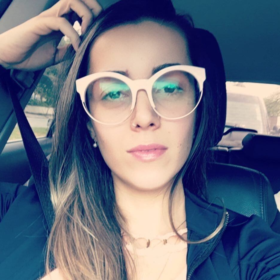 Edna
Amaralina da Silveria, conhecida como Mara, estava tentando recomeçar a sua
vida. Porém, foi morta antes de conquistar o sonho da independência