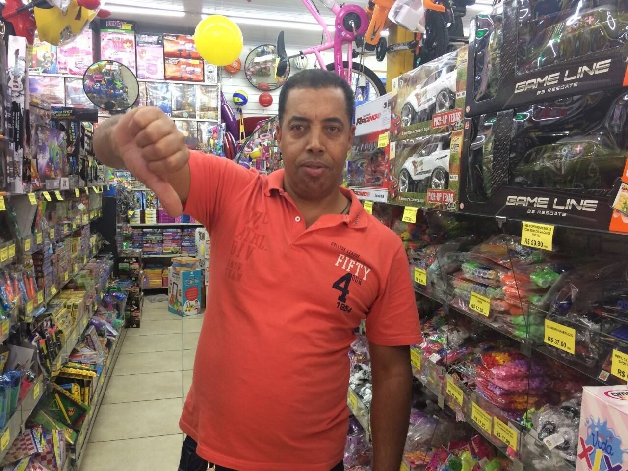 Gerente lamenta o destino do comércio na rua