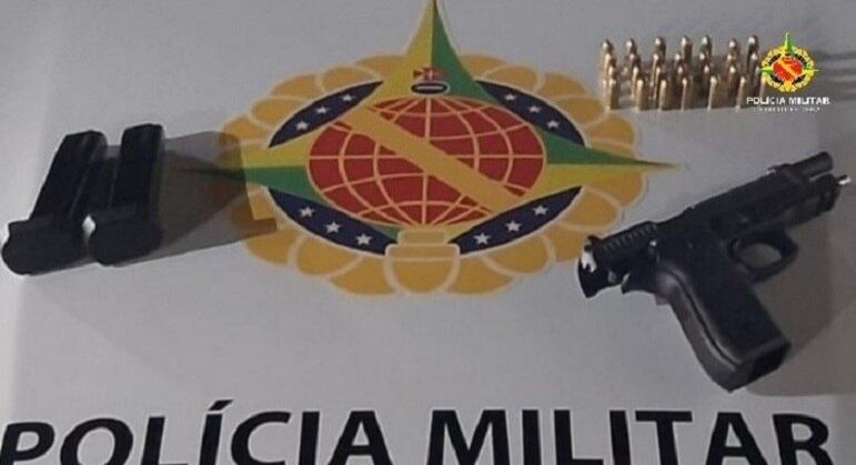 O homem carregava uma pistola e 29 munições intactas