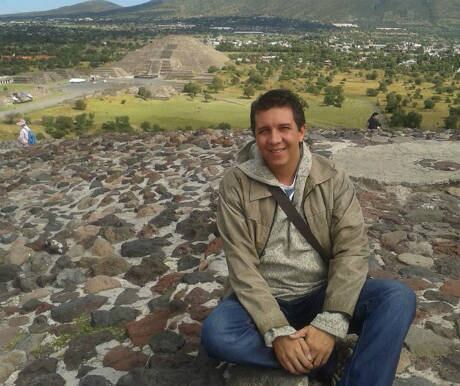 Professor foi encontrado morto no apartamento onde morava em Contagem, na Grande BH