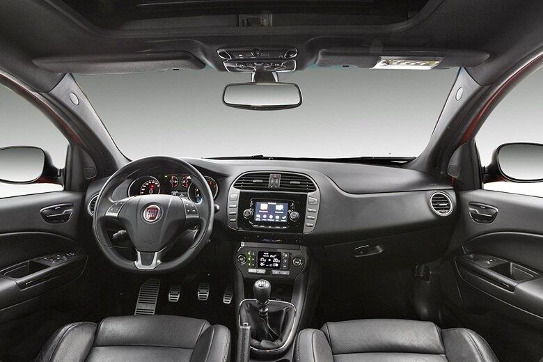 Por dentro, o Bravo nunca desapontou, com excelente nível de equipamentos e de acabamento. Mas, infelizmente para alguns, não deve ter substituto. O novo hatch da Fiat será menor, para suceder o Punto