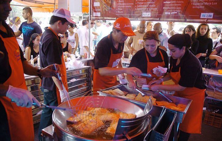 2 - Vender pastel na feira
