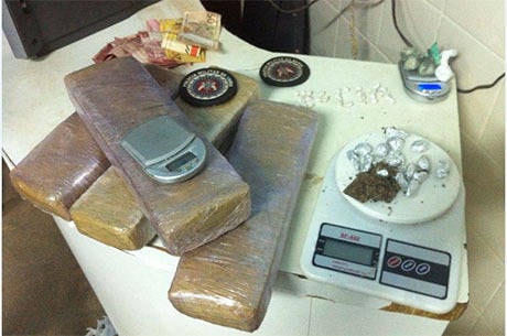 Material foi apreendido com duas pessoas na cidade de Barreiras