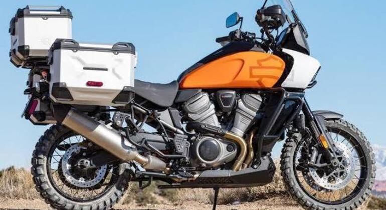 Moto traz protetores adicionais e maleiros como opcionais