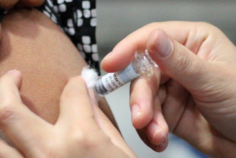 Casal teria recebido doses da Coronavac e Pfizer