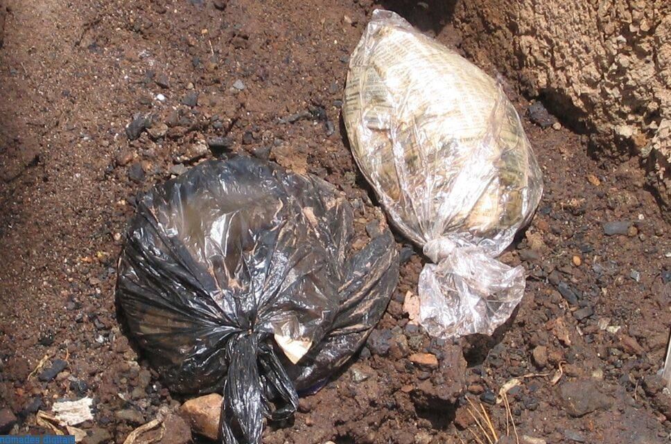 Sacolas biodegradáveis são usadas na periferia do Quênia. O diferencial é que eles jogam as necessidades fora pra enterrar e transformar em adubo. Pensar no meio ambiente é sempre muito importante...