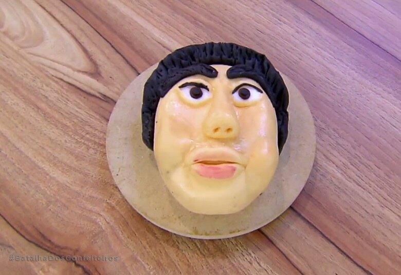 Buddy não escondeu o desapontamento ao ver o que Giovanni entregou, mas tanto ele quanto o competidor caíram na risada e levaram tudo com bom humor. "Eu sou feio assim?", comentou o apresentador, que ainda completou: "Vou ter pesadelos com o que você fez aqui. Obrigado por nada"