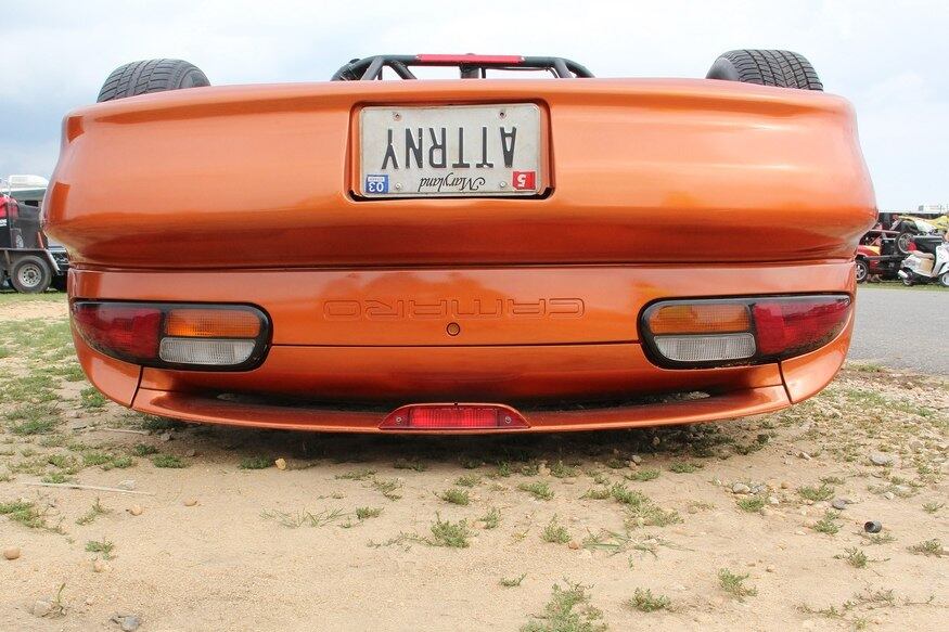 A plataforma, motor, câmbio e suspensão deste Camaro é, na verdade, de um Ford Festiva