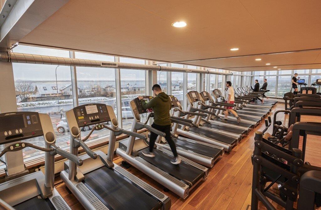 Islândia volta a permitir a abertura de bares, piscinas e academias