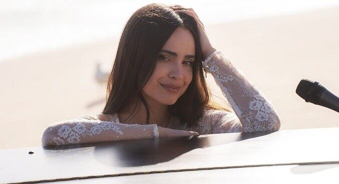 Com fama mundial, Sofia Carson faz questão agradecer aos fãs brasileiros