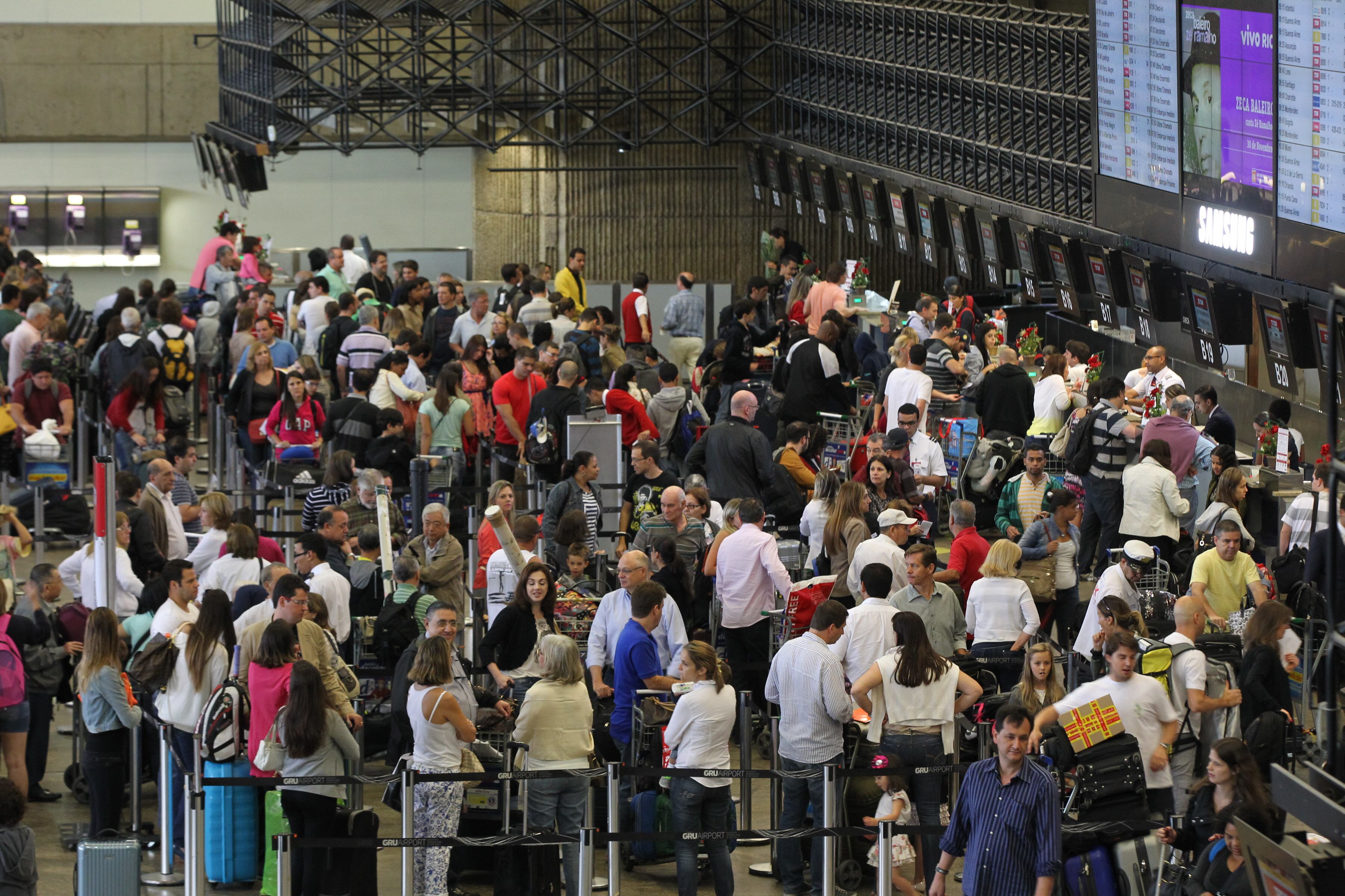 Passageiro enfrenta mais um dia complicado em Cumbica