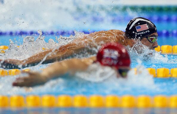Por uma cabeça, Michael Phelps ultrapassa seu adversário