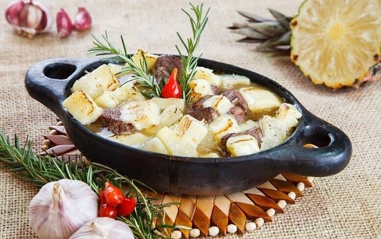 Buteco's Bar
Prato - Filé a Moda do Rei: filé mignon ao alho, acompanhado de cubos de queijo gratinado, regado ao molho de abacaxi. Endereço: rua Ernesto Braga, 02 - Santa Amélia