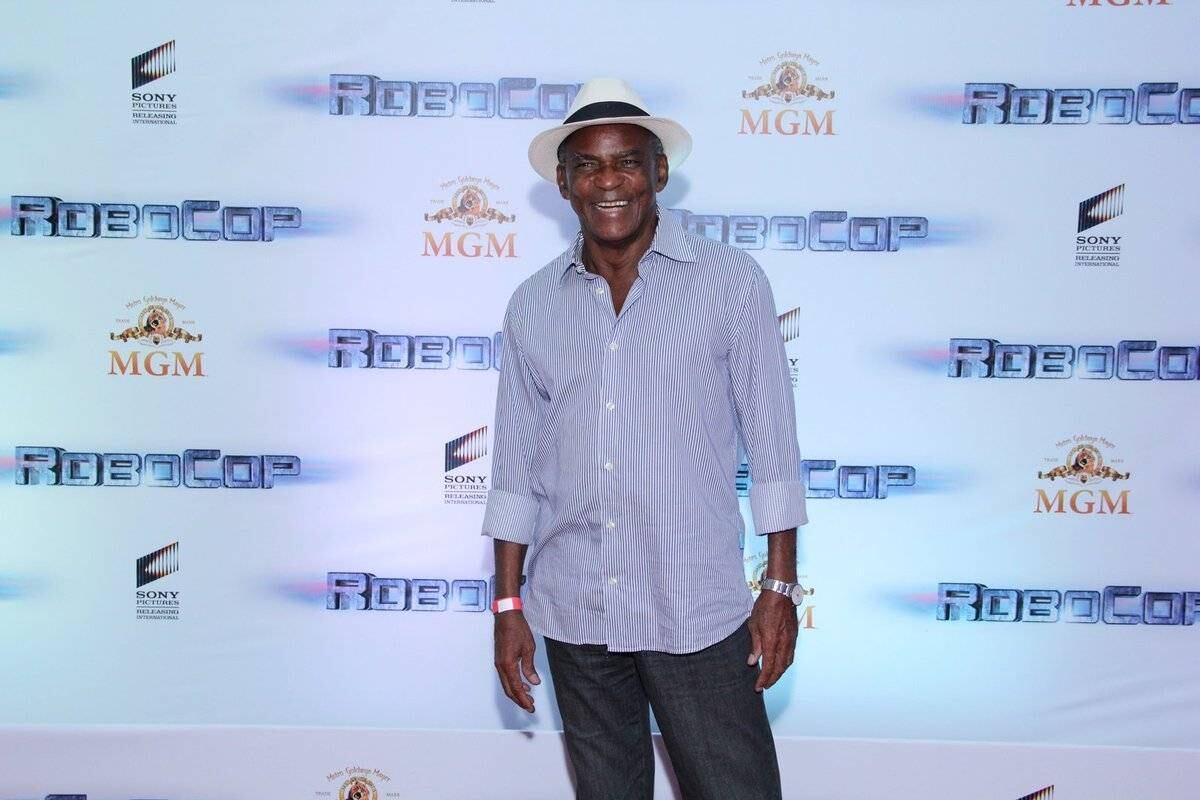 Antonio Pitanga chegou sozinho ao evento e prestigiou o diretor brasileiro José Padilha

R7 já viu: Padilha surpreende em estreia em Hollywood
