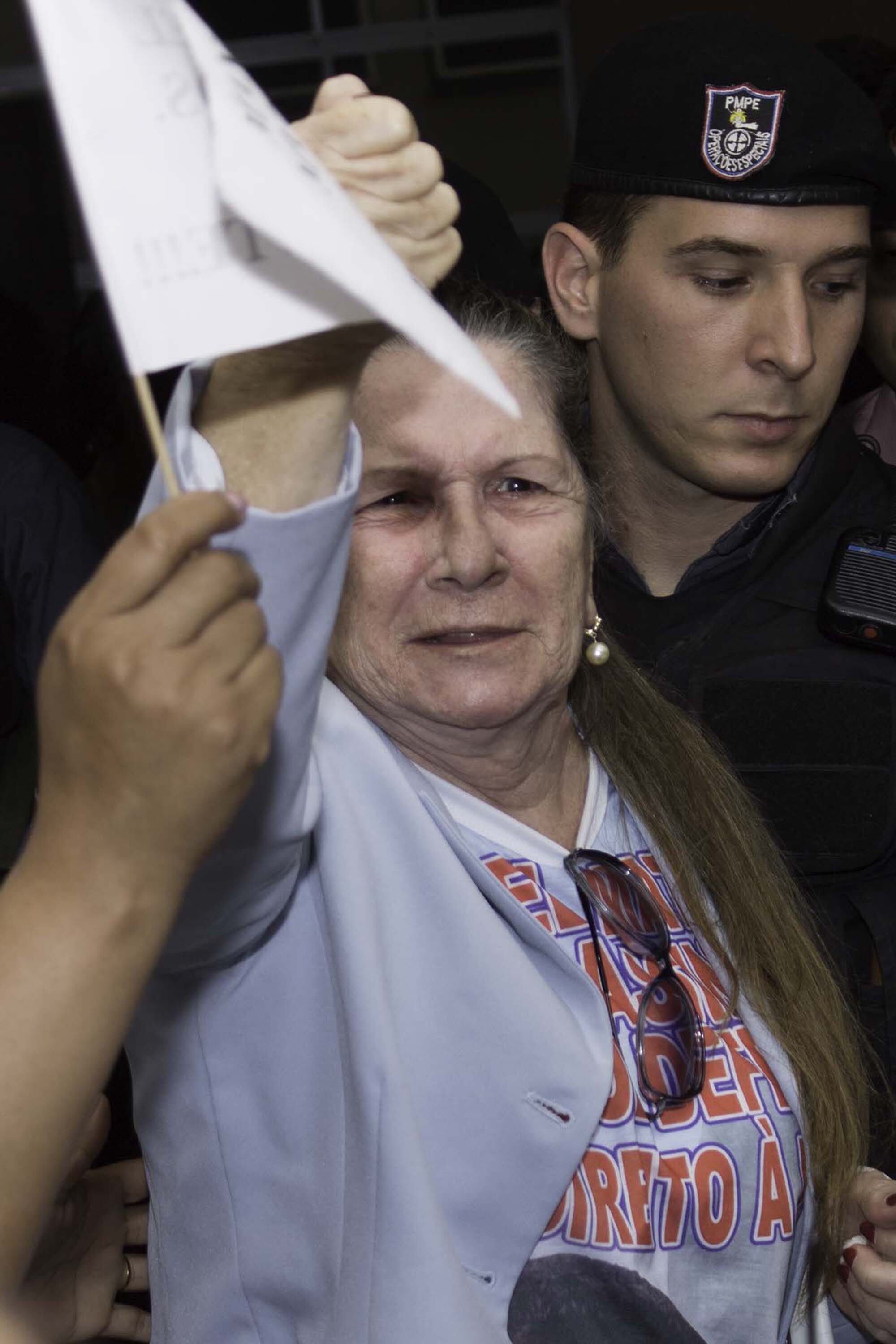 Nair Ávila, mãe da vítima, após o adiamento do júri