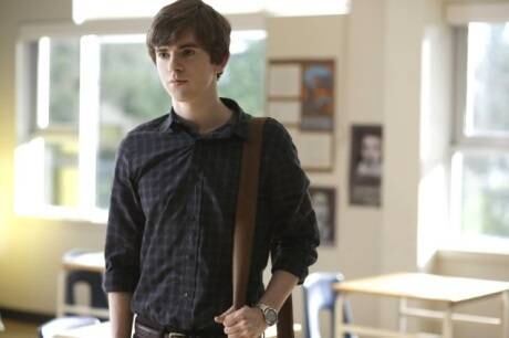 Freddie Highmore é a estrela de Bates Motel, que estreia na Record
