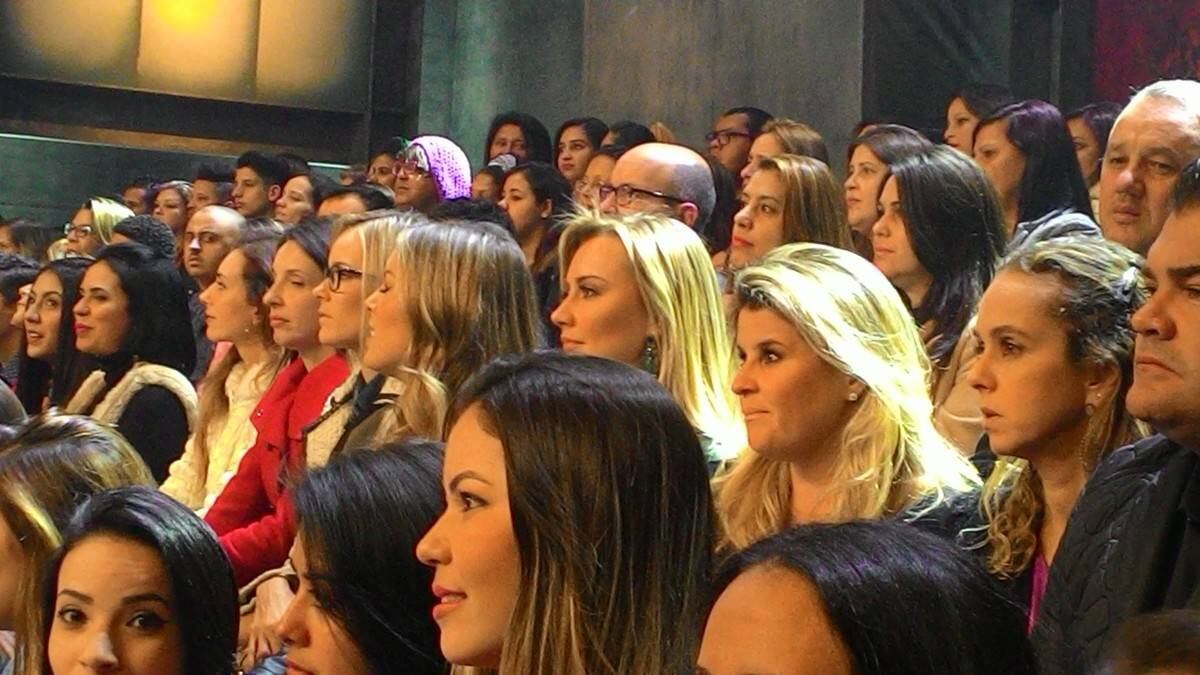 Na plateia, Ana Paula Siebert, mulher de Roberto Justus, prestigiava o marido