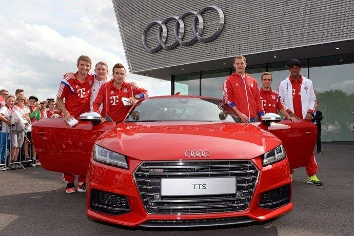 Os jogadores do Bayern também receberam um Audi cada, em teste realizado pela empresa, em agosto último