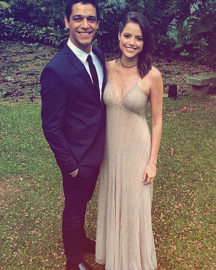 Agatha Moreira foi à festa com o namorado, o ator Pedro Lamin. A modelo caprichou na produção para o casamento de Jayme e Luiza 

