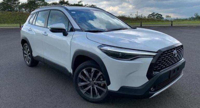 Versão híbrida vem equipado com motor 1.8L VVT-i 16V de ciclo Atkinson flex de 101 com dois motores elétricos de 72 cv