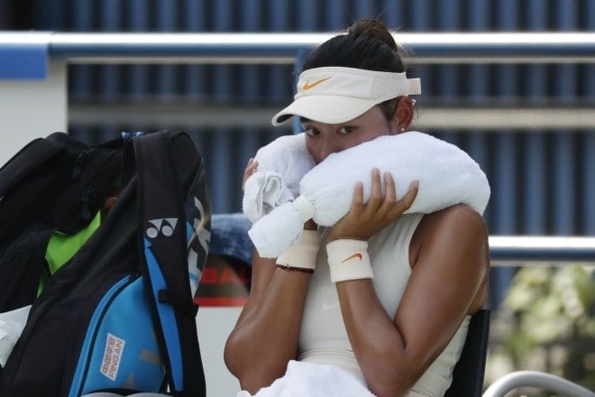 A chinesa Wang Yafan não está entre as favoritas para levar o torneio. O destaque vai para o calor que ela enfrentou na vitória contra a eslovaca Anna Karolína Schmiedlová por 2 a 1, parciais 6/1, 3/6 e 6/4. Só com toalhas de gelo no rosto para aguentar